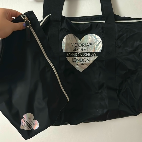 Victoria's Secret Fashion Show London 2014 Black Iridescent Duffle Bag & Pouch - Picture 1 of 8